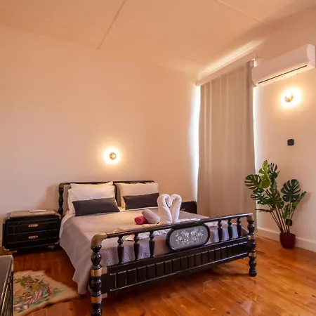 Elenis, In The Heart Of The Old Town